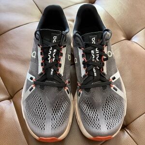 On Clouds Men's Gray & Black Running Sneakers with Orange Accents